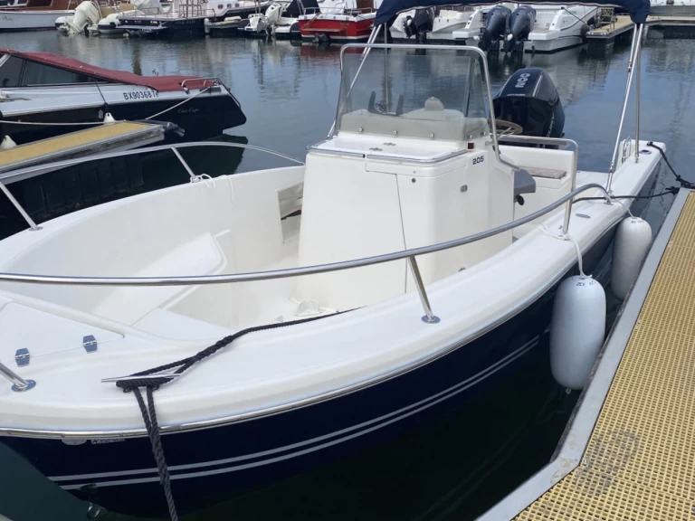 Boat rental White Shark White Shark 205 in Arcachon on Samboat