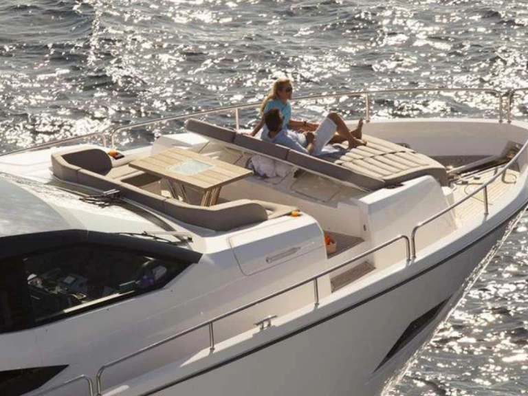 Sunseeker Yacht 86 in Palma de Mallorca on SamBoat
