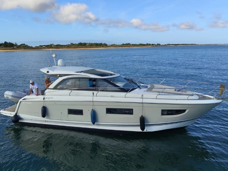 Jeanneau Leader 40 Open in Port Leucate on SamBoat