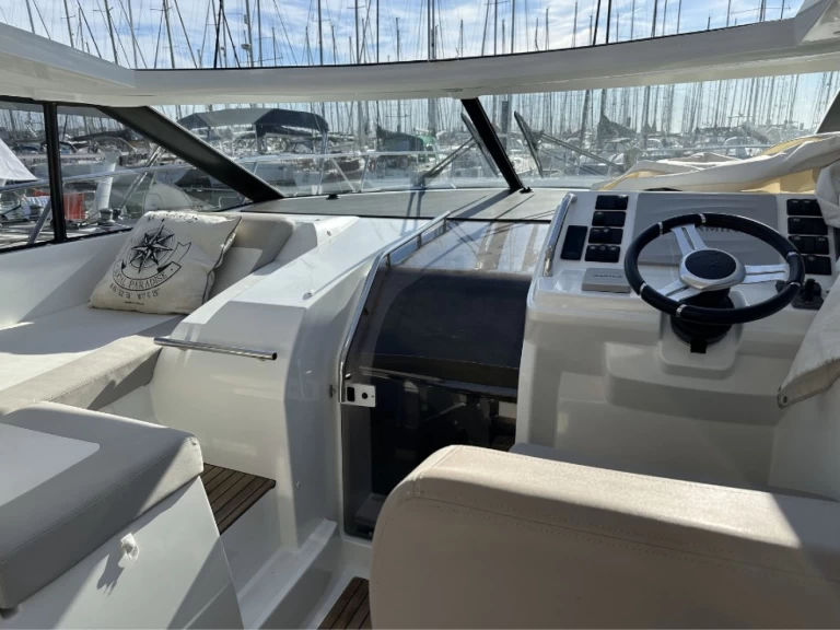 Boat rental Jeanneau Leader 40 Open in Port Leucate on Samboat