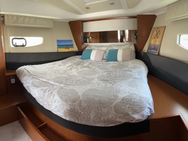 Motorboat rental with or without captain Jeanneau Port Leucate