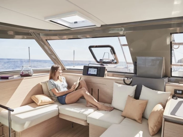 Nautitech Nautitech 40 Open  in Cannes on SamBoat