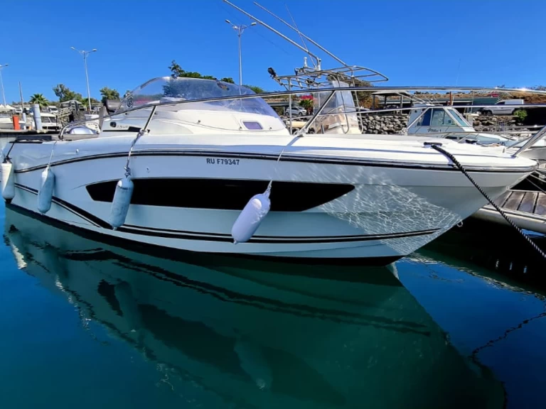 Boat rental Jeanneau Cap Camarat 7.5 WA Serie 2 in Le Port on Samboat