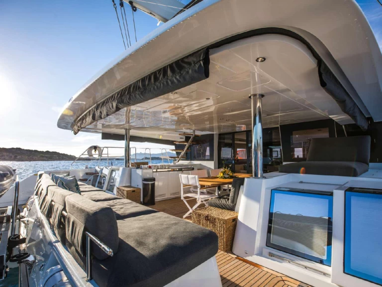 Catamaran rental in Ibiza Town - Lagoon Lagoon 620