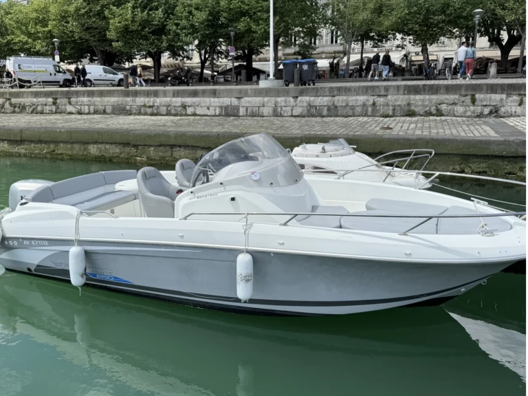 Motorboat for rent La Rochelle at the best price