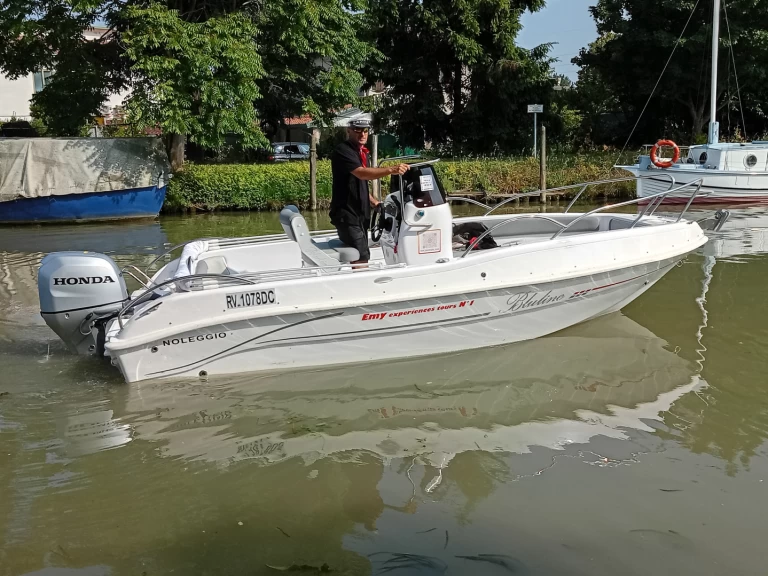 Motorboat rental with or without captain Bluline Venice