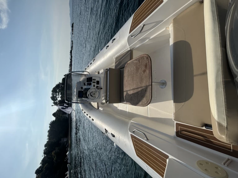 Capelli Tempest 770 in Ajaccio on SamBoat
