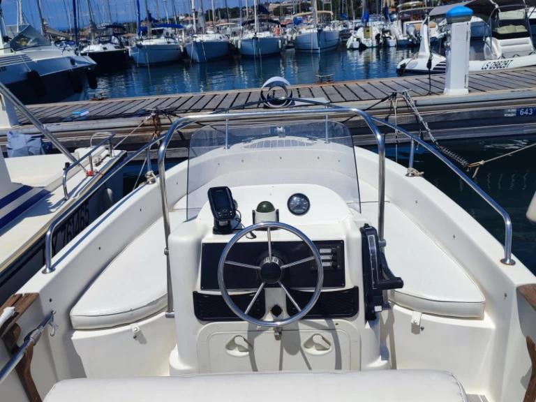Motorboat for rent Saint-Raphaël at the best price