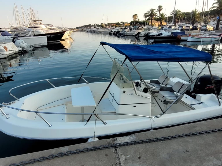 Motorboat rental with or without captain Kelt Ayguade-Ceinturon