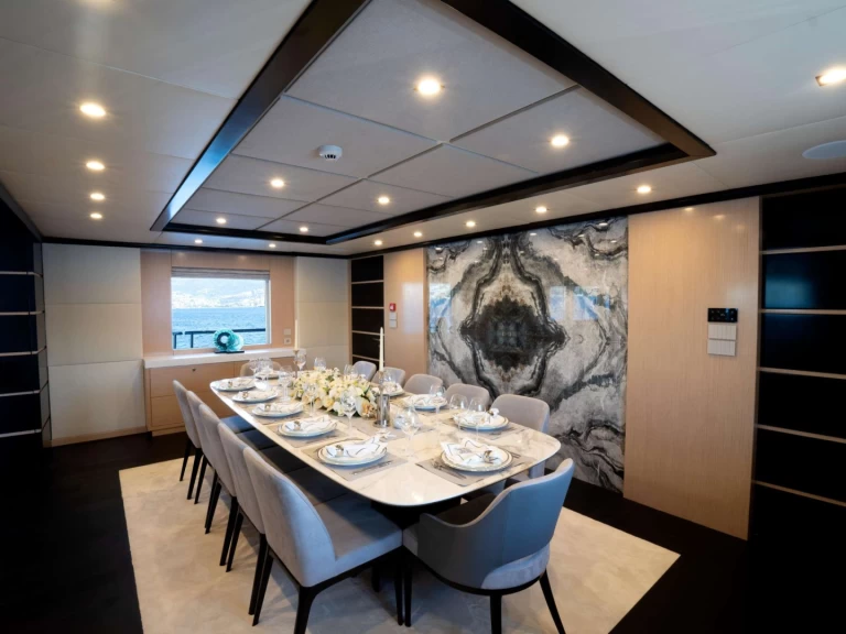 Bareboat Rental Luxury Yacht Custom with a boat licence