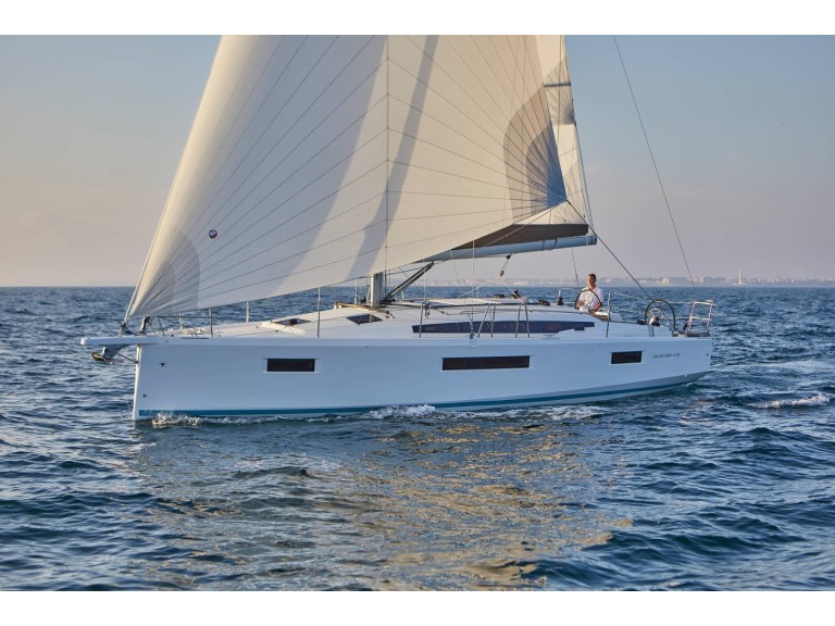 Sailboat for rent Kalamata at the best price