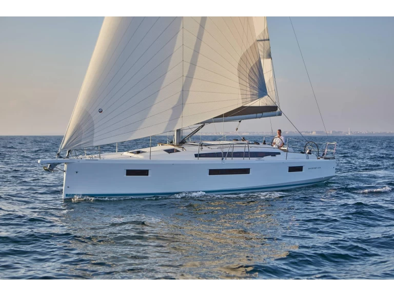Sailboat for rent Kalamata at the best price