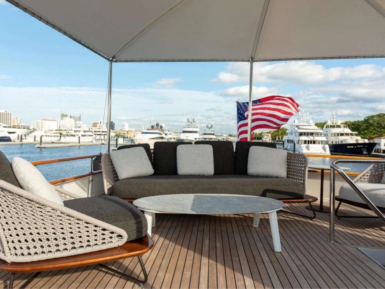 Bareboat Rental Luxury Yacht Burger with a boat licence