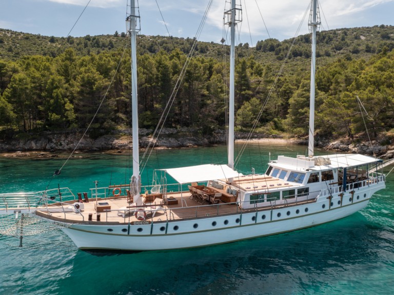 Yacht charter Kaštela cheap Gideon