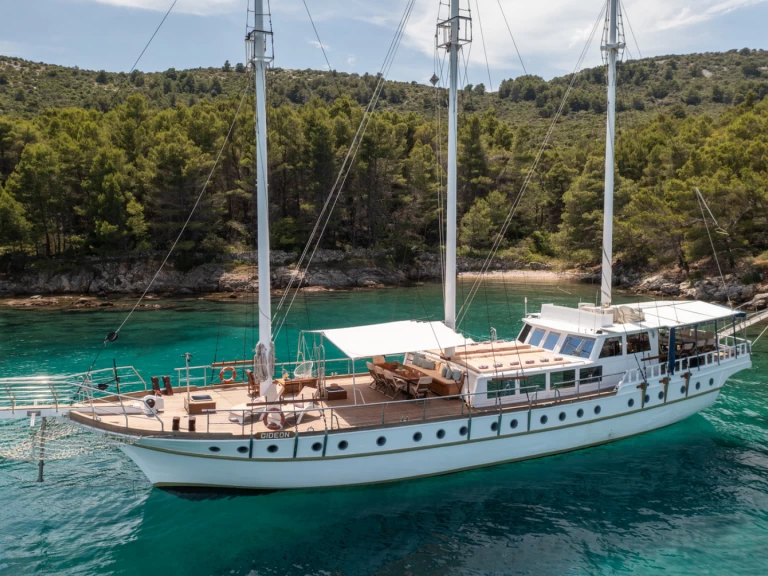 Yacht charter Kaštela cheap Gideon