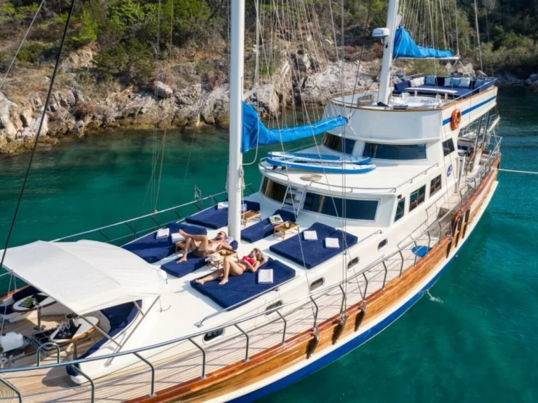 Sailboat rental in Omiš - Custom Made Saint Luca