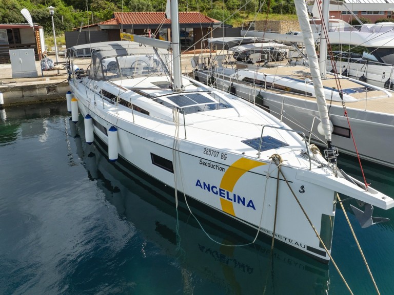 Bareboat Rental Sailboat Bénéteau with a boat licence