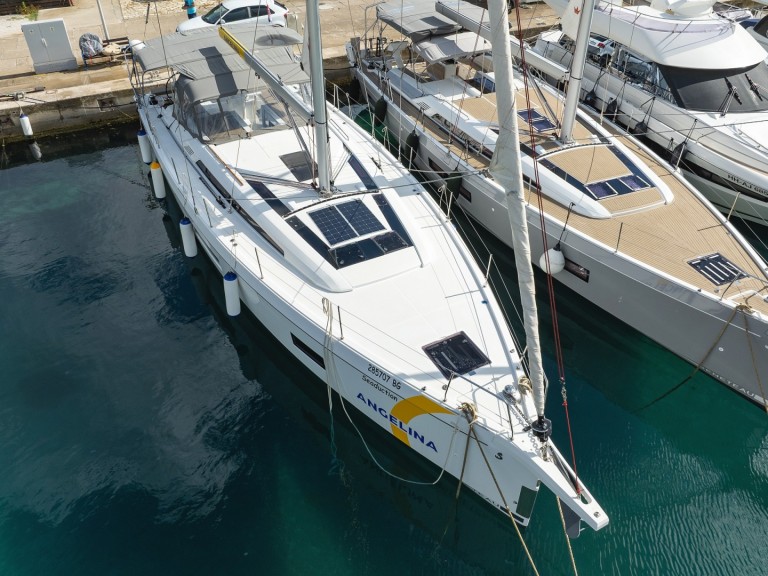 Sailboat rental in Primošten - Bénéteau Oceanis 51.1
