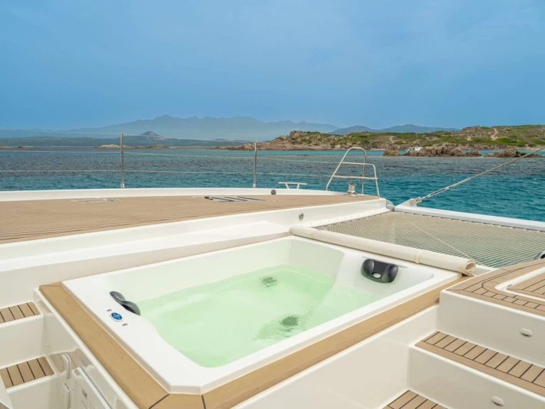 Bareboat Rental Luxury Yacht Fountaine Pajot with a boat licence