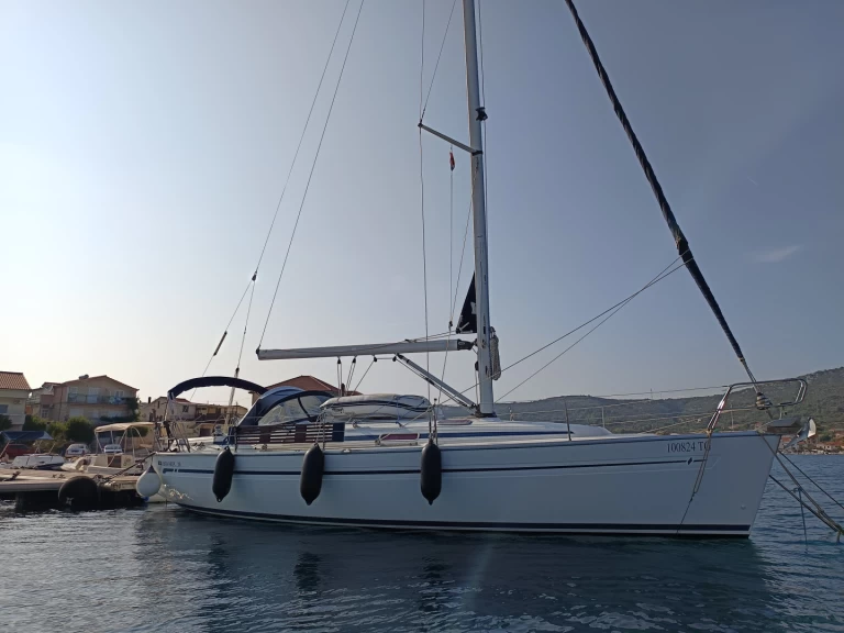 Boat rental Bavaria Bavaria 38 in Split on Samboat