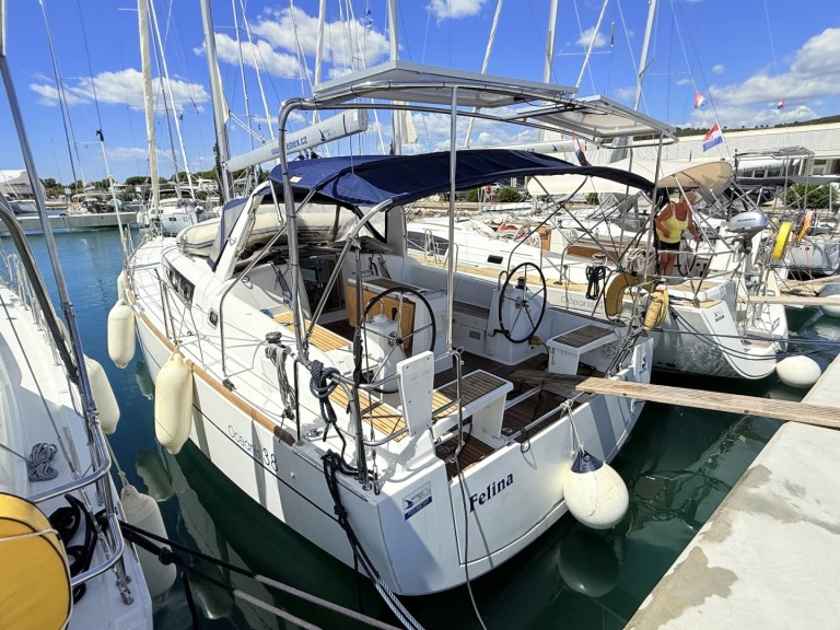 Rent a Bénéteau Oceanis 38 Sukošan