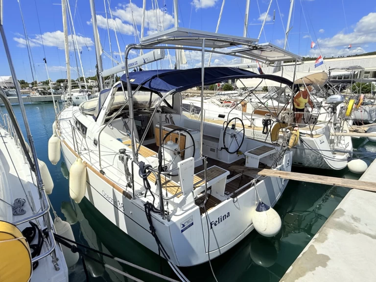 Rent a Bénéteau Oceanis 38 Sukošan