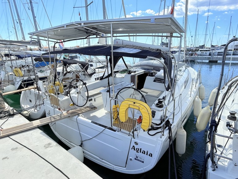 Sailboat for rent Sukošan at the best price