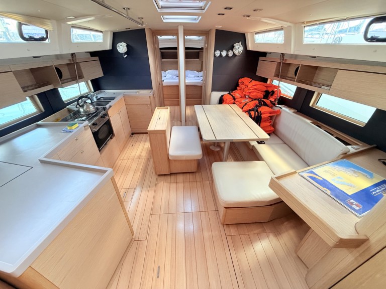 Boat rental Bénéteau Oceanis 46.1 in Sukošan on Samboat