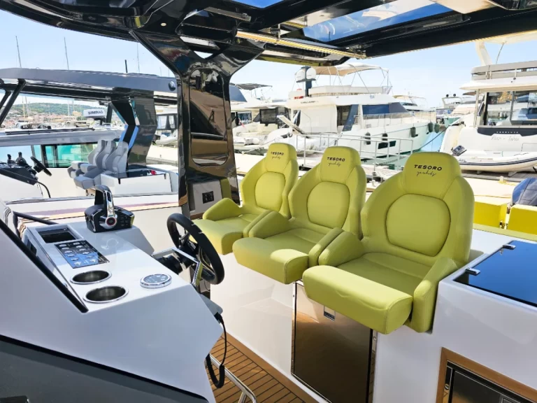 Motorboat rental with or without captain Vanguard Seget Donji