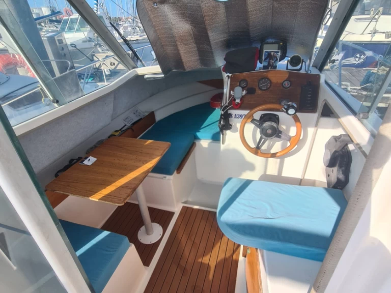Motorboat rental with or without captain Ocqueteau Les Sables-d'Olonne