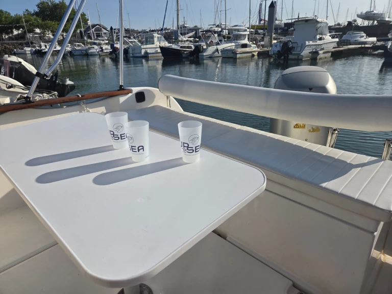 Bareboat Rental Motorboat Ocqueteau with a boat licence