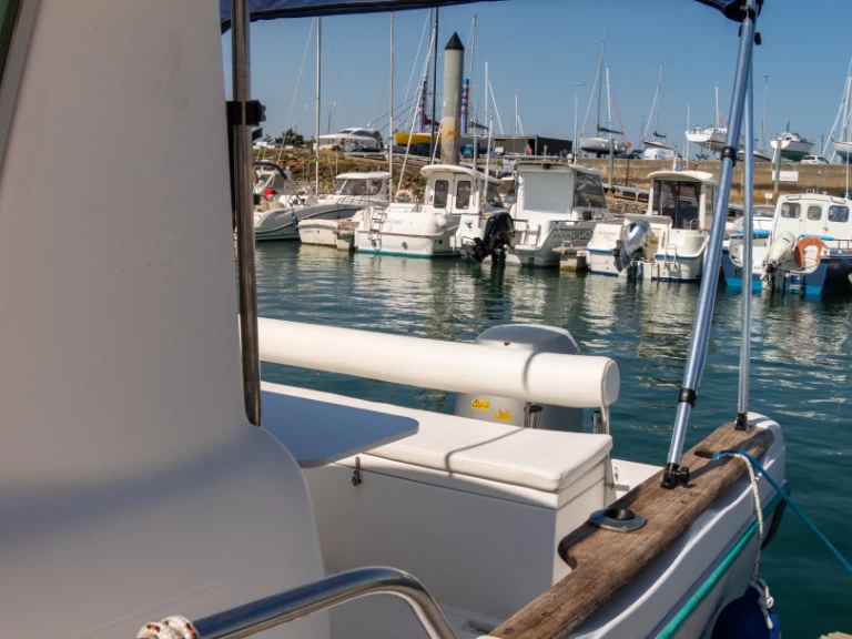 Motorboat for rent Les Sables-d'Olonne at the best price