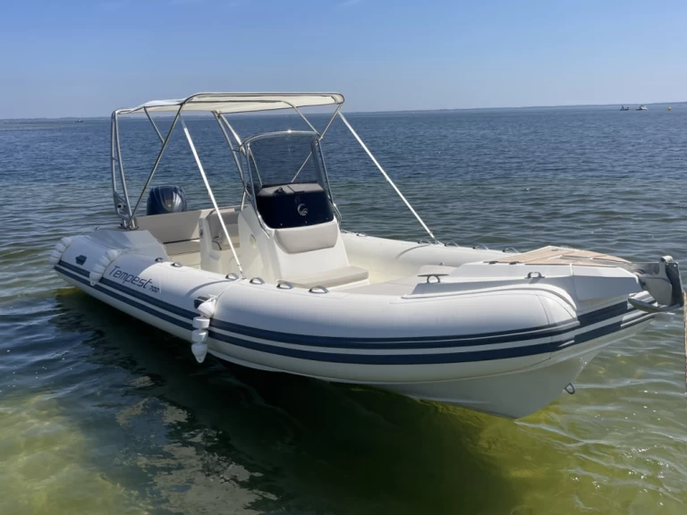 Capelli Tempest 700 Sun charter bareboat or captained in  Biscarrosse