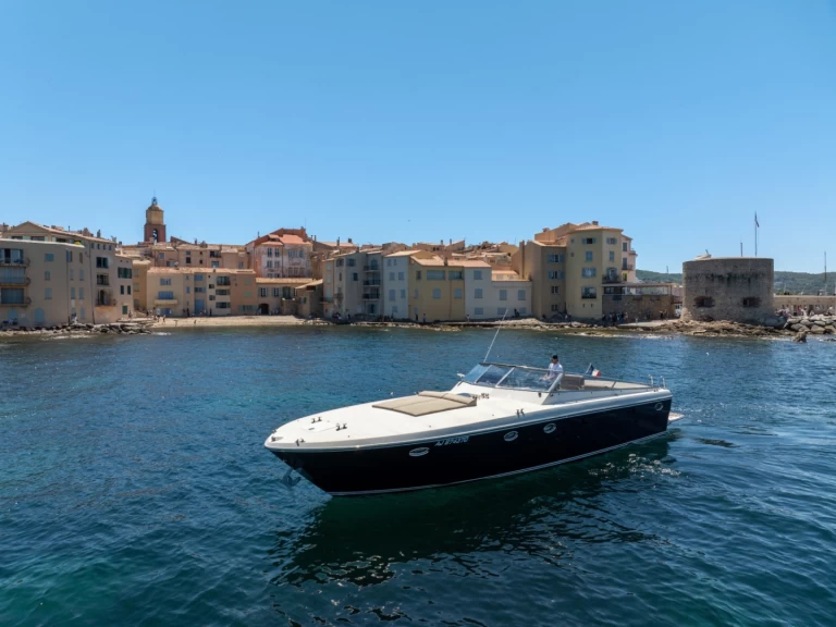Bareboat Rental Motorboat Itama with a boat licence
