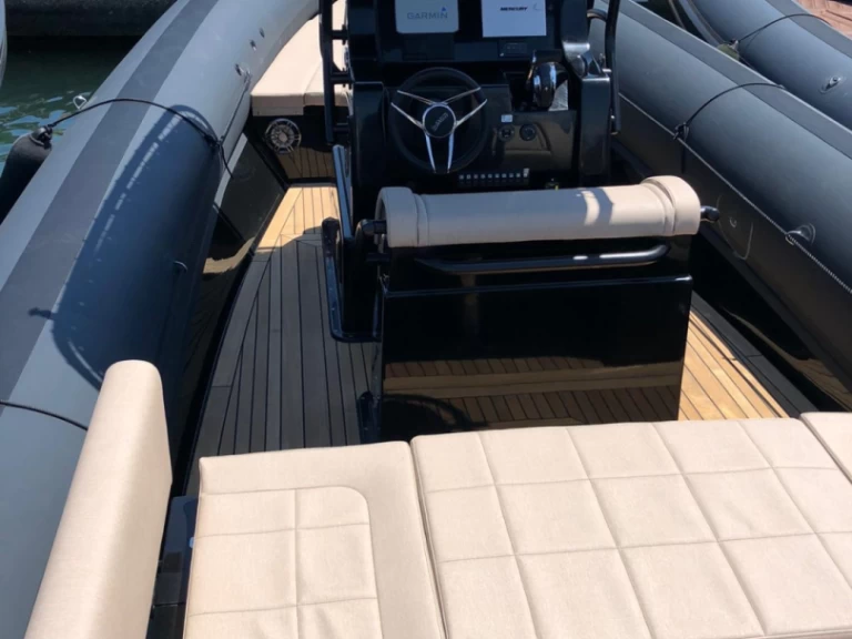 Sea Water 280 Smeralda  charter bareboat or captained in  Cogolin