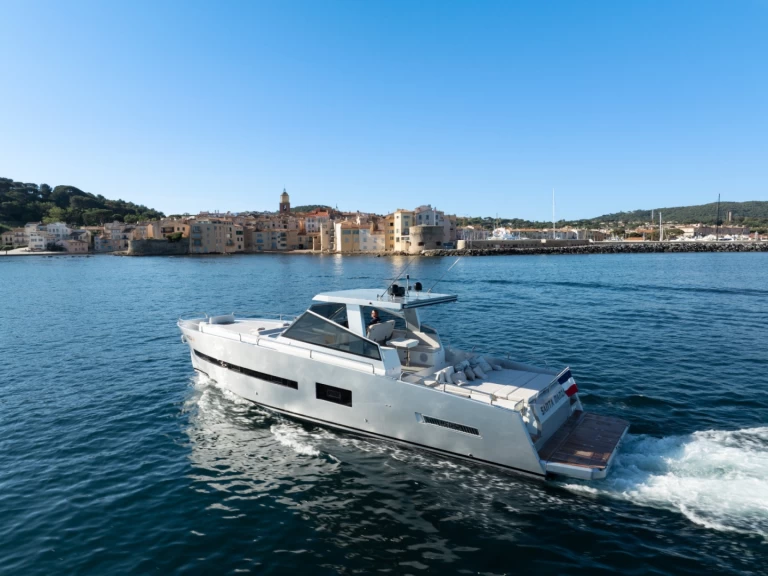 Rent a Bénéteau Oceanis 37 Saint-Tropez