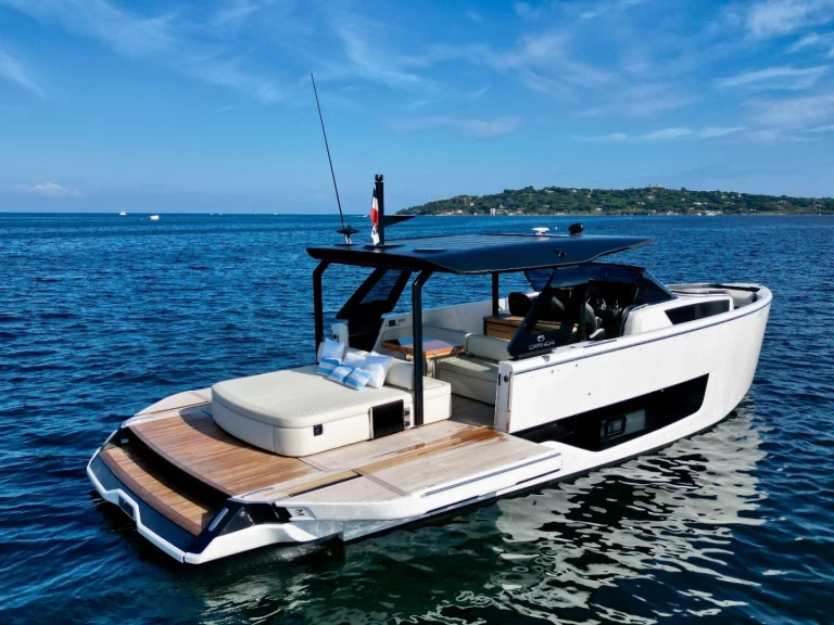 Boat rental Cranchi Cranchi A46 in Saint-Tropez on Samboat