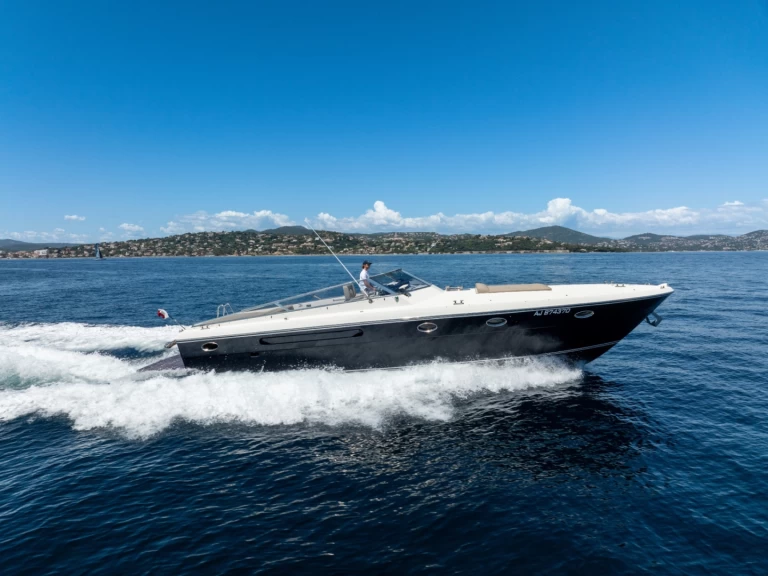 Rent a Itama ITAMA 42 Saint-Tropez