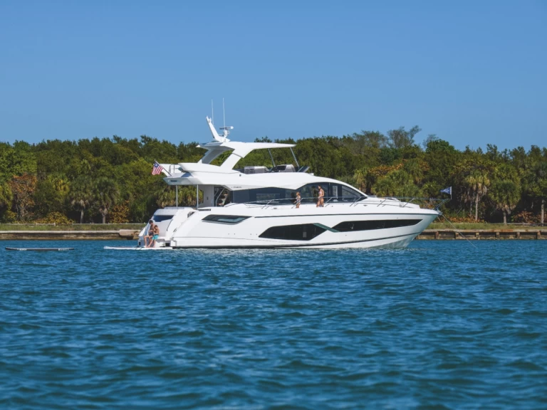 Luxury Yacht rental in Saint-Tropez - Sunseeker Manhattan 68