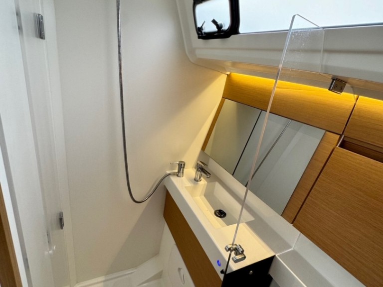 Sailboat rental in Kalamata - Jeanneau Sun Odyssey 410