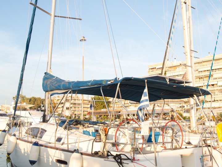 Sailboat rental in Lefkáda - Bénéteau Oceanis 43