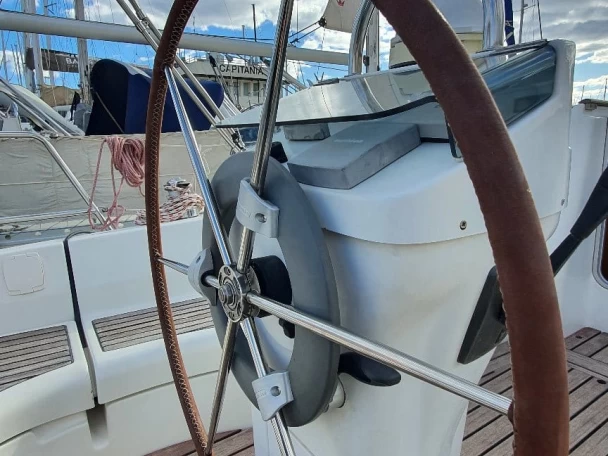 Bénéteau Oceanis 331 Clipper charter bareboat or captained in  Castelldefels