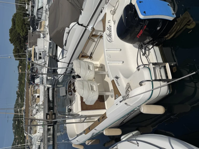 Bareboat Rental Motorboat Jeanneau with a boat licence