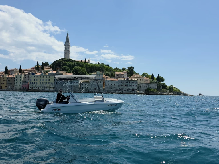 Motorboat rental in Rovinj - ROTO Roto 450s family