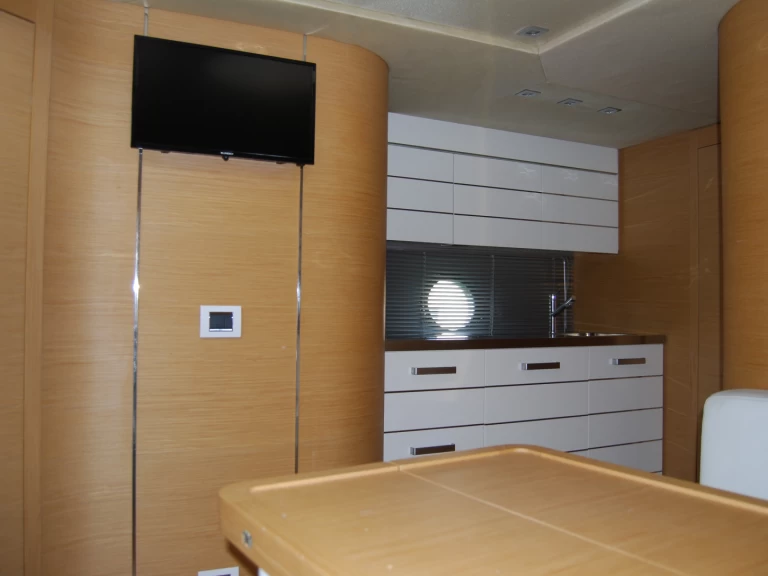 Bareboat Rental Motorboat Sessa Marine with a boat licence