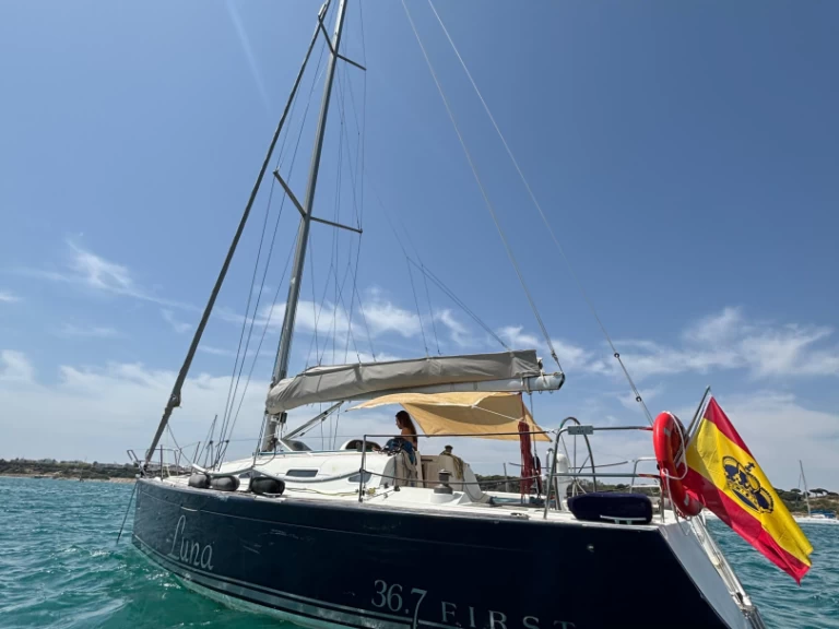 Sailboat rental in Cádiz - Bénéteau First 36.7