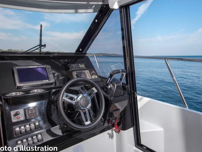Boat rental Jeanneau Merry Fisher 1095 Fly in Talmont-Saint-Hilaire on Samboat