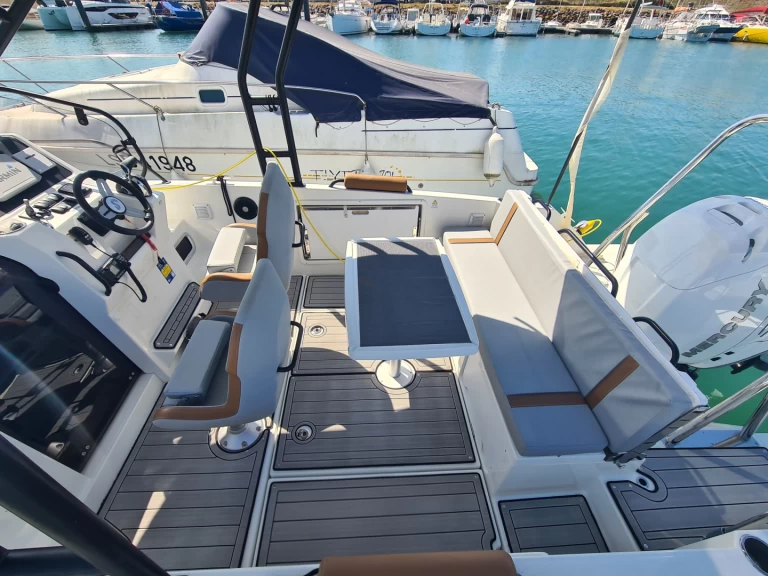 Motorboat rental in Les Sables-d'Olonne - Bénéteau Flyer 8 SUNdeck