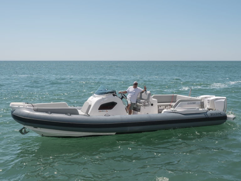 Boat rental Zodiac Medline 9 in Les Sables-d'Olonne on Samboat