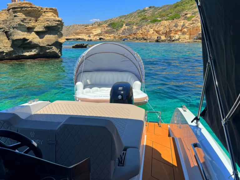 Bareboat Rental Motorboat Valory with a boat licence